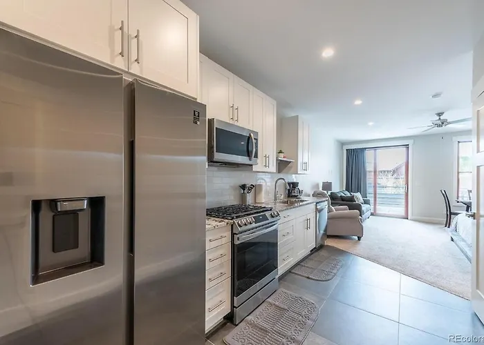 Stylish Grand Lake Retreat - King Bed - Walk To Lake